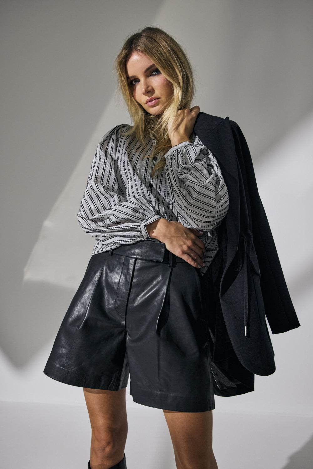 PHOEBE LÄDER SHORTS
