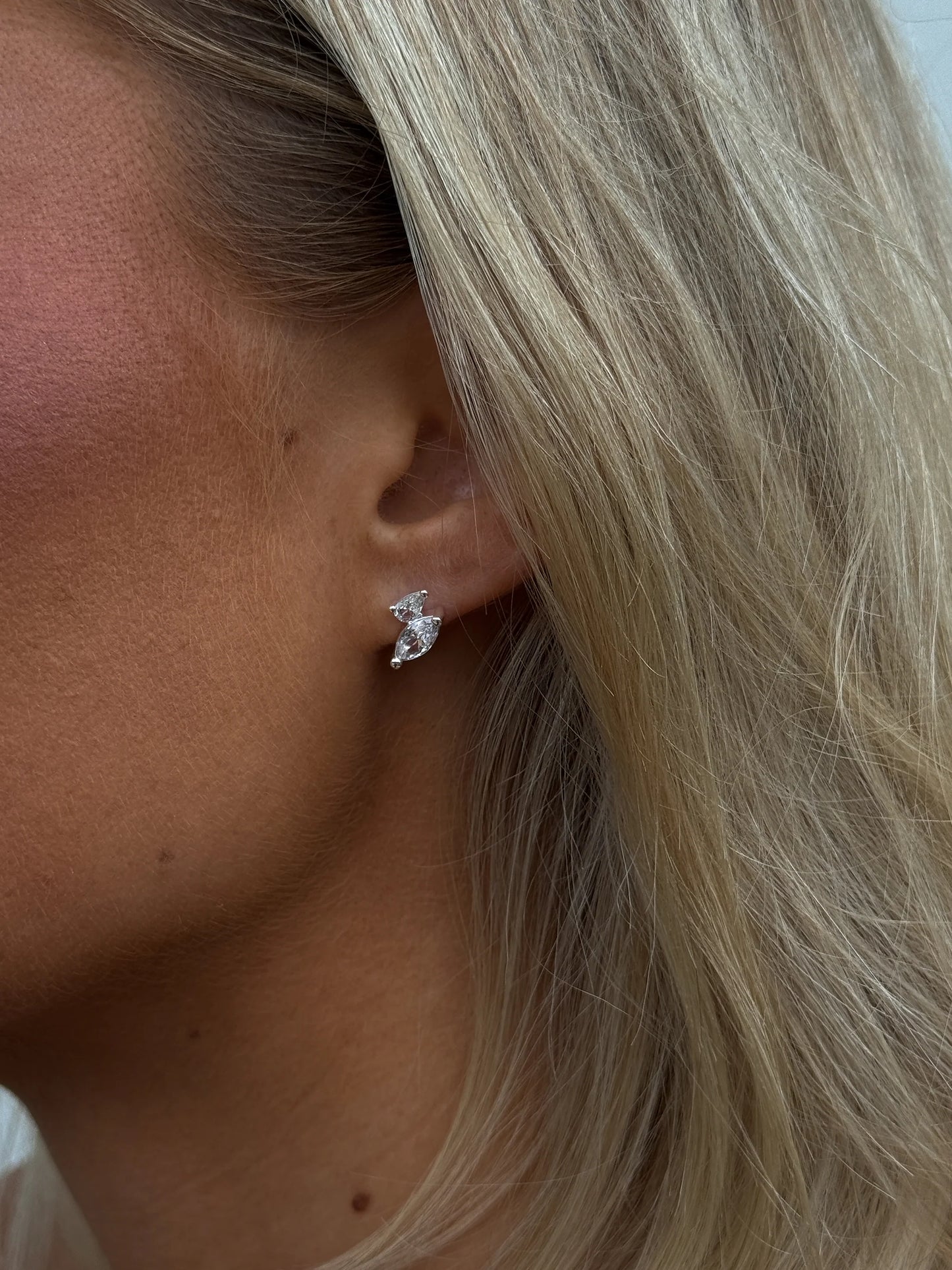 LUXE ZIRCONIA STUDS SILVER
