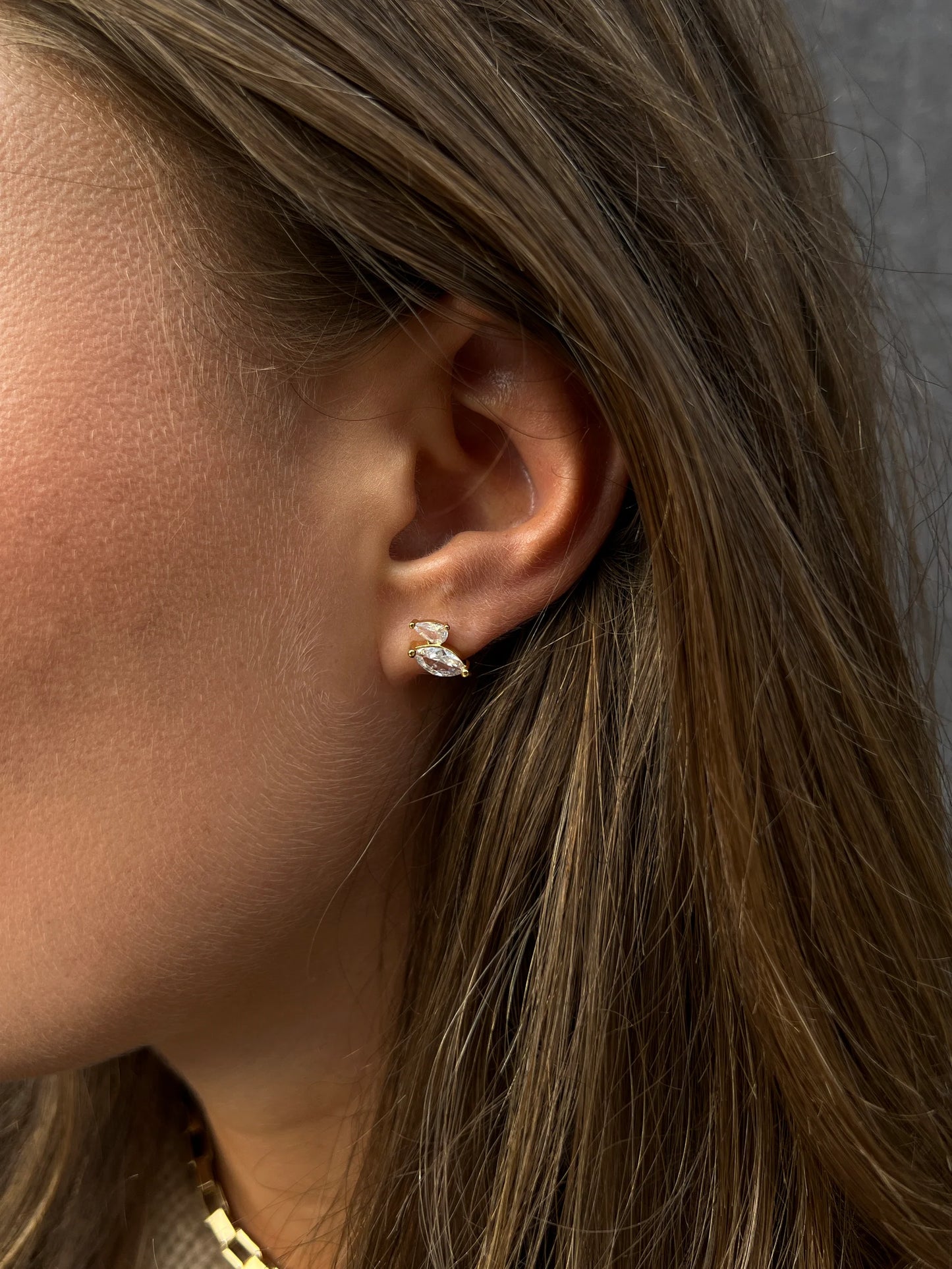 LUXE ZIRCONIA STUDS GULD