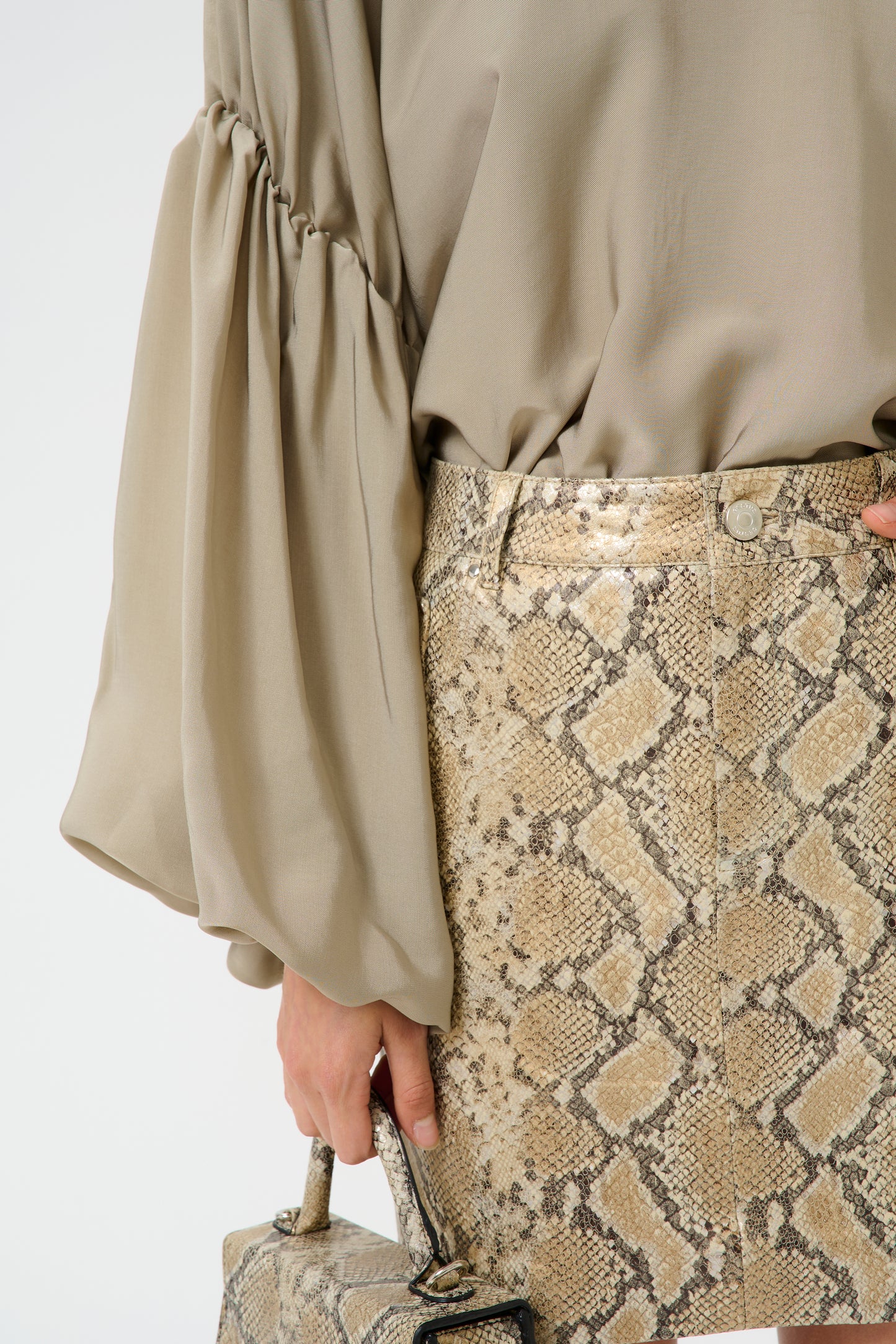 MALLOON BLUS