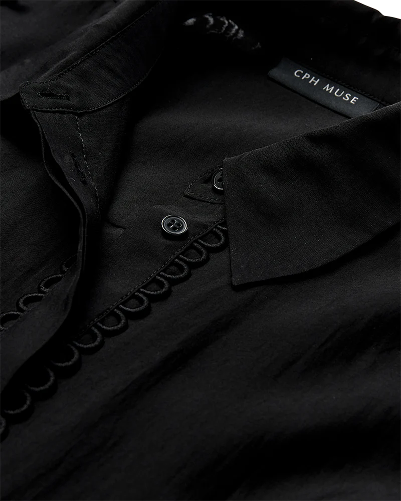 MOLLY BLUS SVART COPENHAGEN MUSE