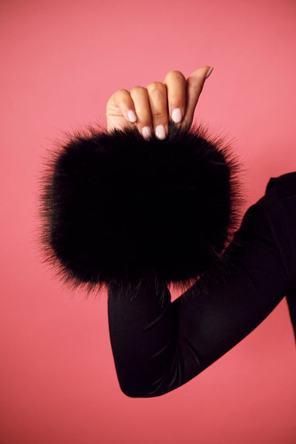 ANAIS CUFF BLACK BOW19