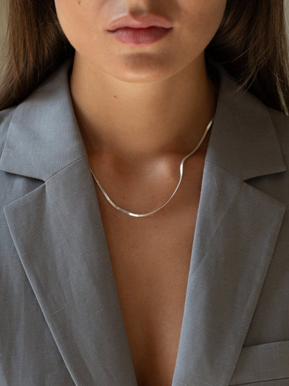 THIN SHAKE CHAIN NECKLACE SILVER