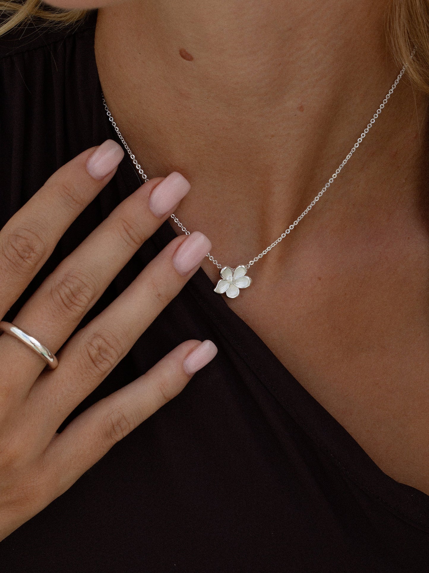 MIDI FLOWER NECKLACE SILVER